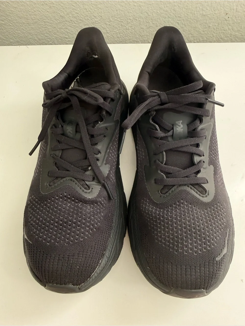 Hoka Arahi 7 Men size 7.5 All-Black Plush Cushion Running Shoes - Picture 2 of 9
